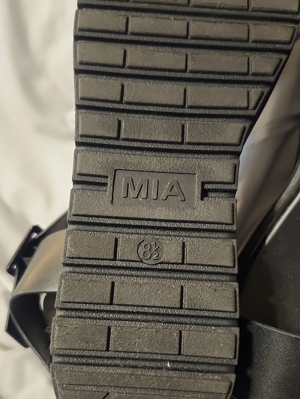 MIA Kayci Platform Sandals - Picture 3 of 5